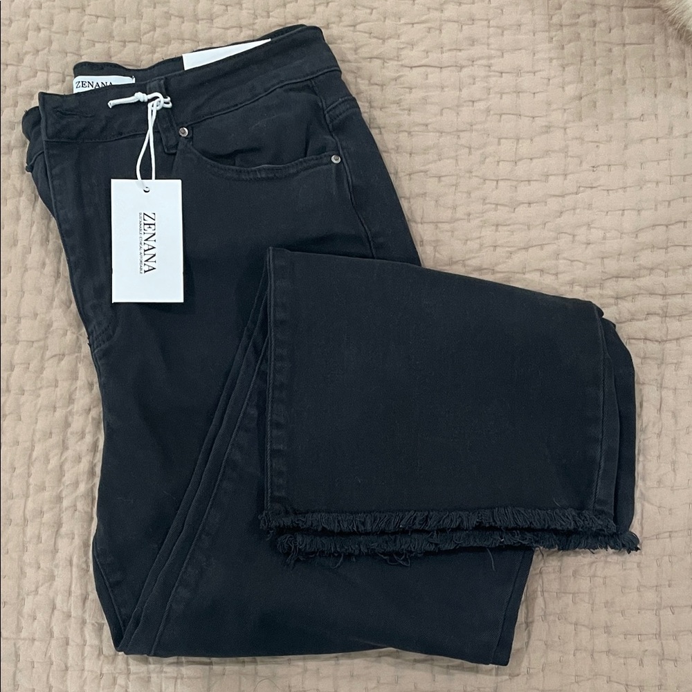 Zenana Outfitters Black Ankle Crop Frayed Hem Jeans